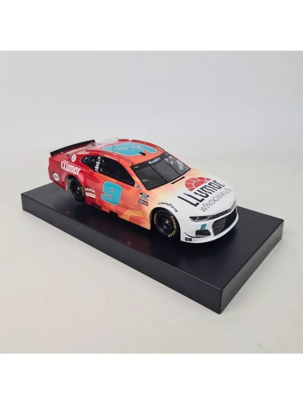 Lionel Racing 1:24 Diecast Elite 2021 Camaro ZL1 Llumar #9 Chase Elliott E15
